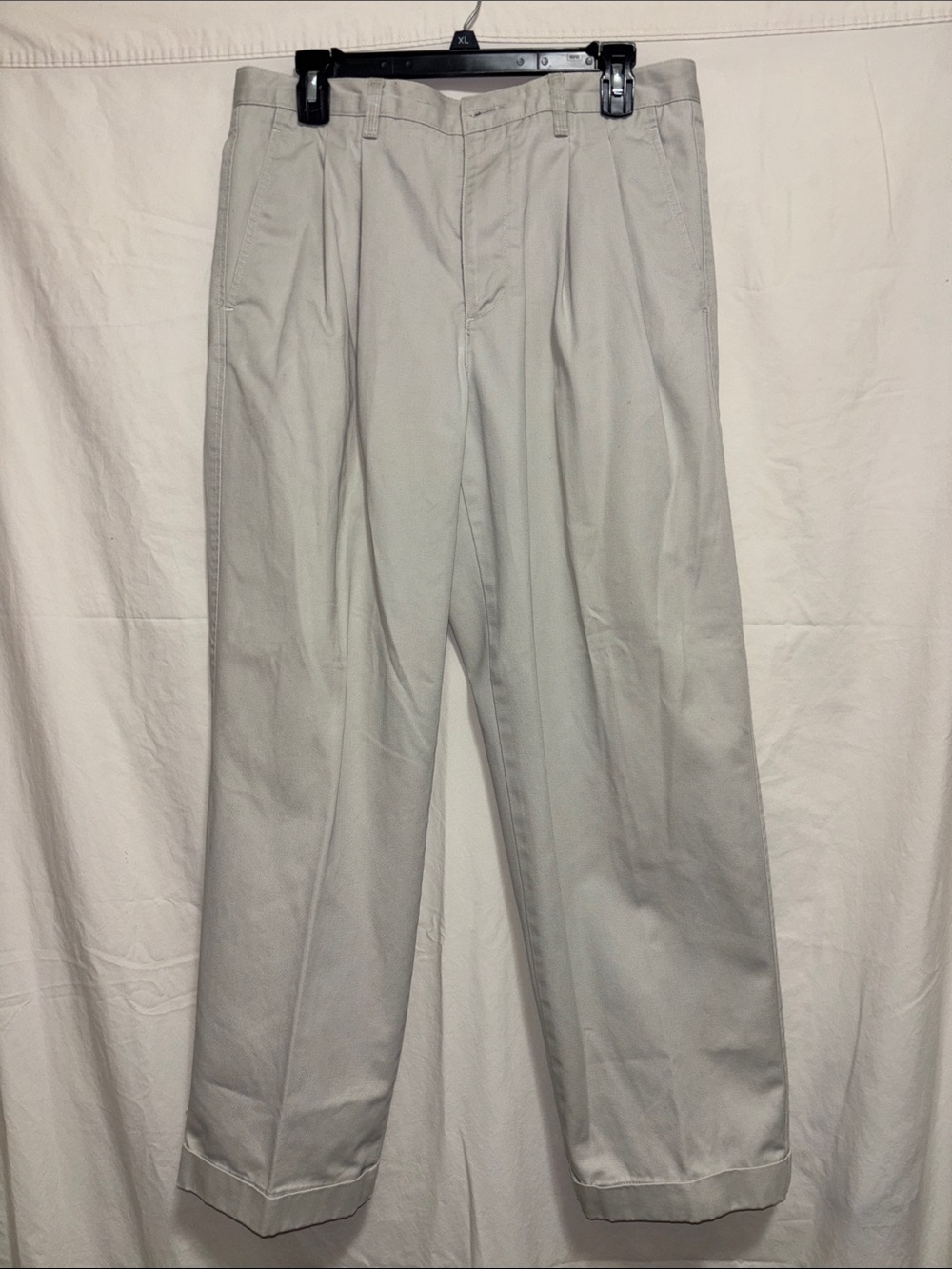 GAP Men's Relaxed Fit Khakis Pleated Chino Pant Size 34/30